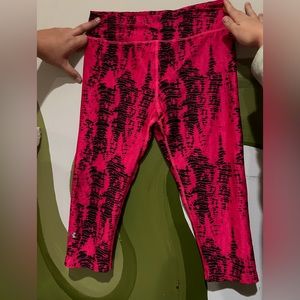 Under armor capris. Size large.